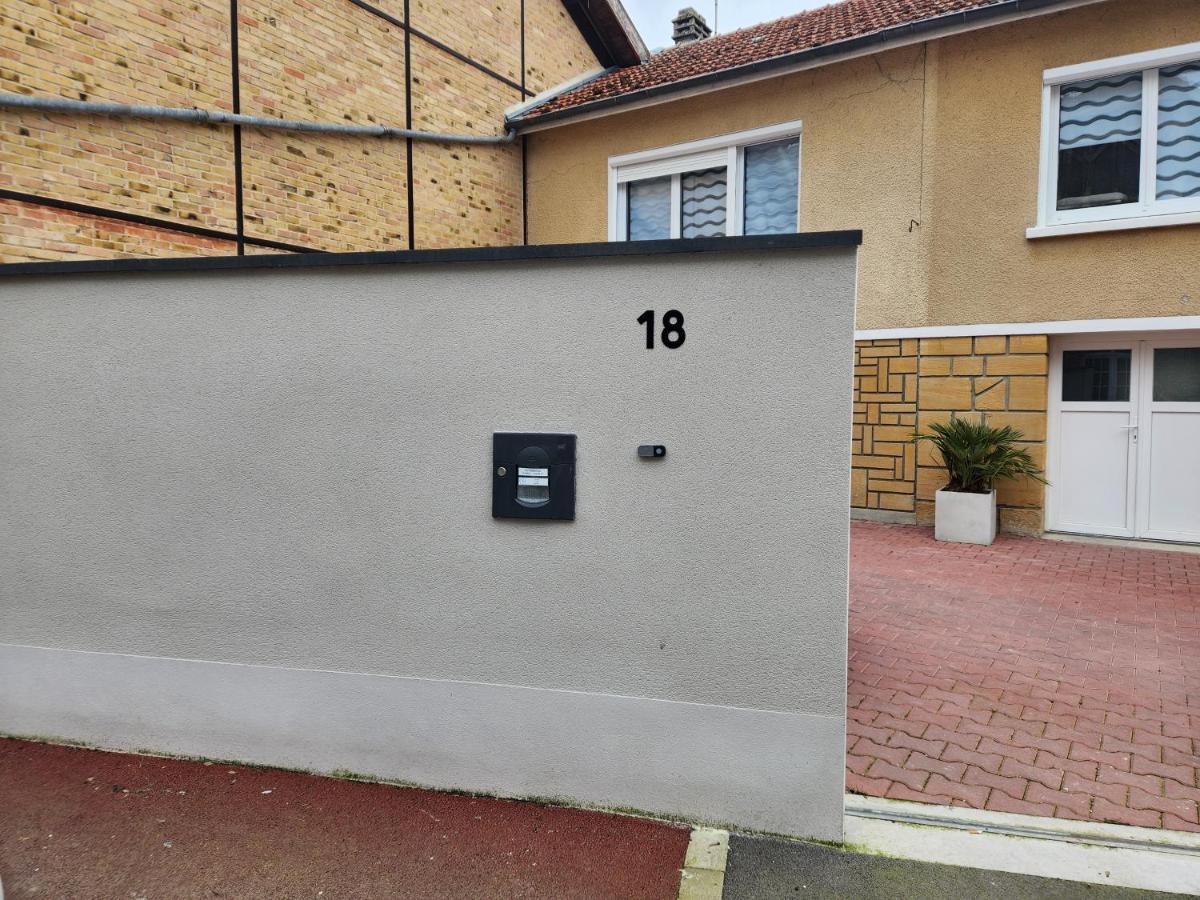 Studio, Pas De Collocation Possible Warmeriville Exterior photo